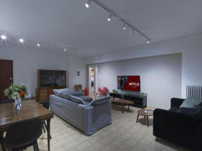 2 bedroom apartment close to children's hospital